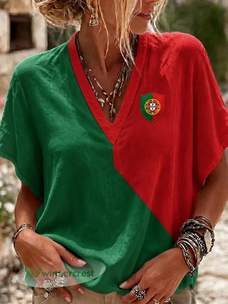 Camiseta com Gola em V e Estampa de Arte Fã de Futebol Feminino de Portugal - A / S